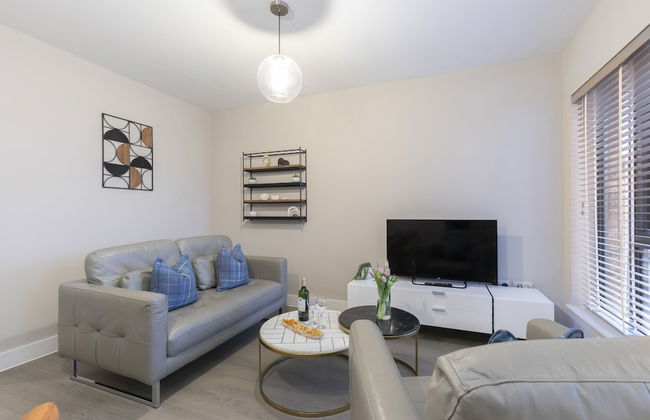 Elliot Oliver - Chic 2 Bedroom Town Centre Apartment - Photo 10