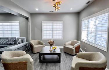 Sleeps 24+ Luxury house Near Chicago 12 king beds - Foto 43