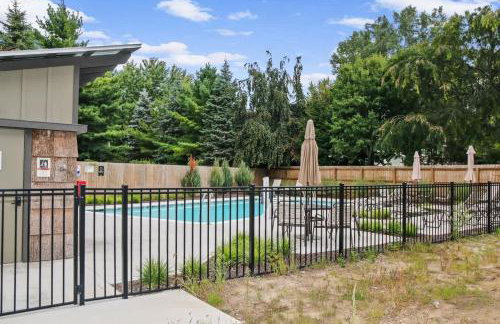 Luxe by the Lake - Pool Access - Photo 60