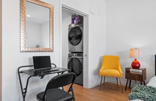 Stylish Top-Floor Gem with King Bed & City Ocean Views - Foto 10