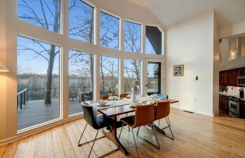 Exclusive Wooded Chalet w Magnificent River Views - Foto 16