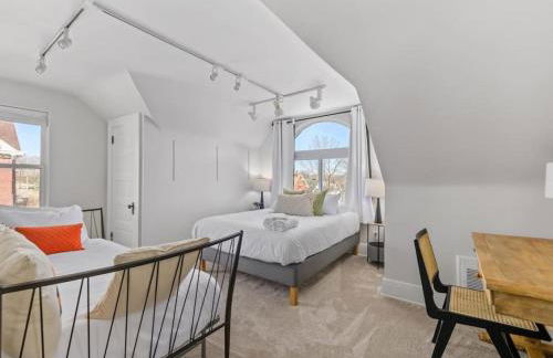 Deluxe 6 Bedroom 3 Min to Downtown w 2-car Driveway - Foto 70