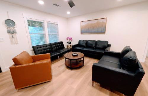 Custom Design Kitchen King Beds Laundry Large TVs - Foto 2