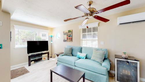 Sea Breezy - Unit 3 - Photo 3