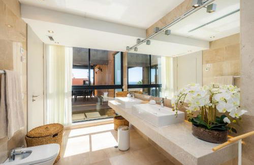 Tolles, neu möbliertes Penhouse mit großem Pool - Foto 15