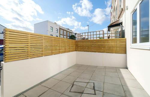 Cosy Tooting Retreat: 2-Bed Gem - Photo 11