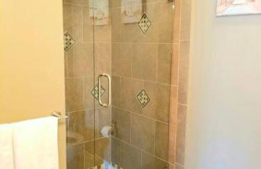 Stunning Panoramic Waterfront Pool Home Escape - Foto 16