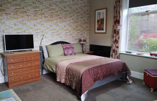 The Cabin - Great Views, Garden, Netflix, Near Town - Photo 6