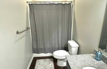 Walk to Stadium, 2 Parking Spots, Balcony & Pool - Foto 12