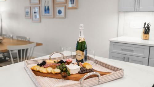 Serenity Shores Renovated Top Floor Condo w Stunning Ocean Views - Foto 2