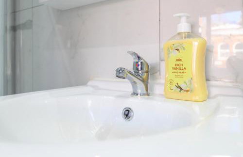 Leeds Stay Private En-Suite Room Shared Kitchen - Pass the Keys - Photo 23