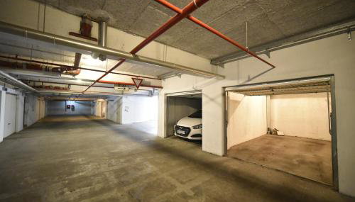 BLOCK APARTMENT PARK with private garage parking - Foto 5