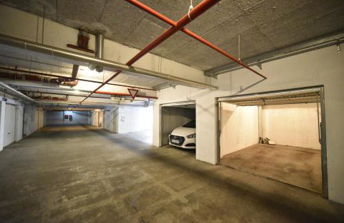 BLOCK APARTMENT PARK with private garage parking - Foto 5