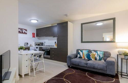 2 bedroom Large Town Centre Apartment FREE Parking - Foto 12