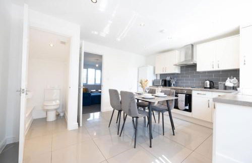 Contemporary 3 Bedroom Home with Garden & Parking - Foto 26