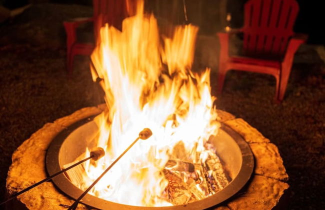 Romantic Cabin Retreat By Ghosal Luxury Lodging - Photo 35