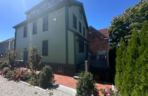 Epic Downtown Newport 6BR Whole House w Parking - Foto 25