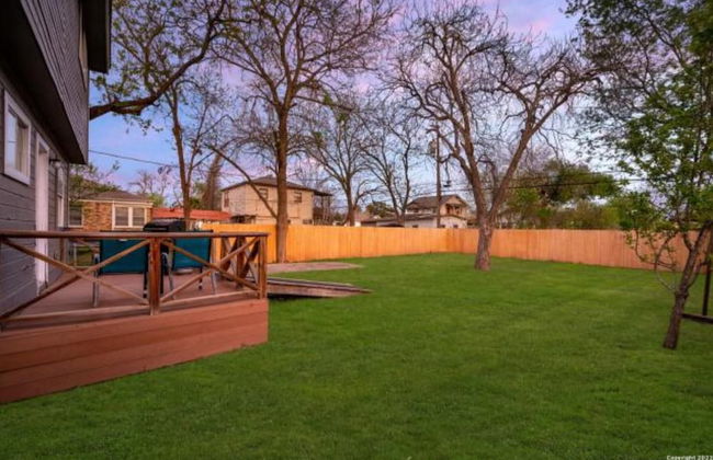 Experience Serenity in a 4BR 3BA Downtown Home - Foto 3