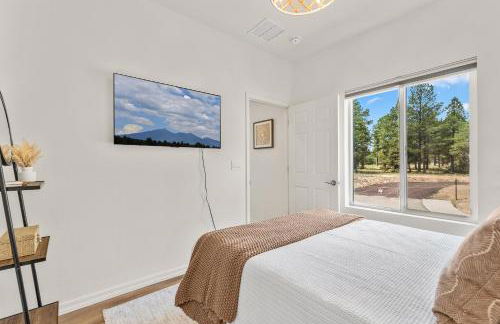 Elegant New Construction Bungalow with Scenic Forest Views - Photo 32