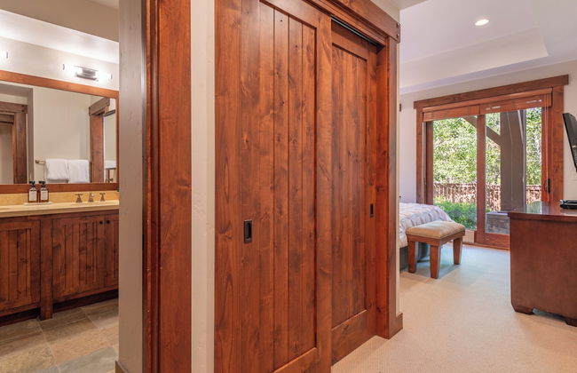 Lux Townhome Next to Village by Sierra Getaways - Photo 33