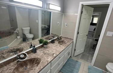 Roomy Renovated GuestHome, Desk, Yard, PetFriendly - Foto 11