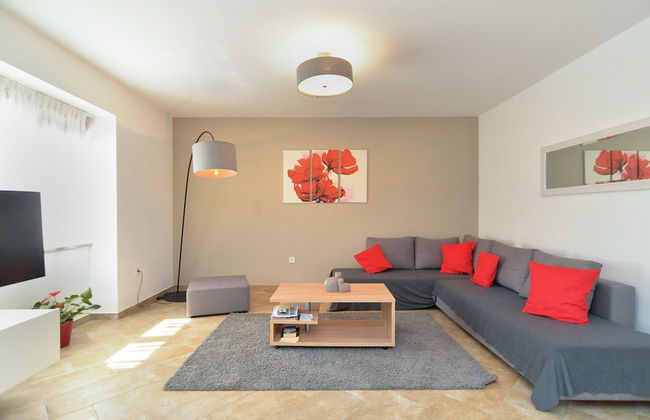 House 1384 - Photo 1