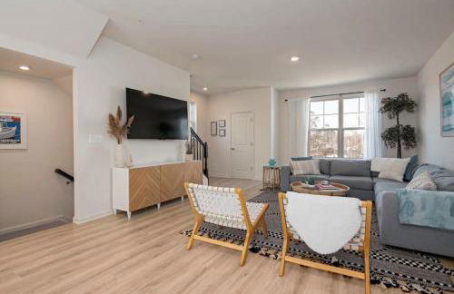 New Intown Waterfront Townhome wPool & Location - Foto 6