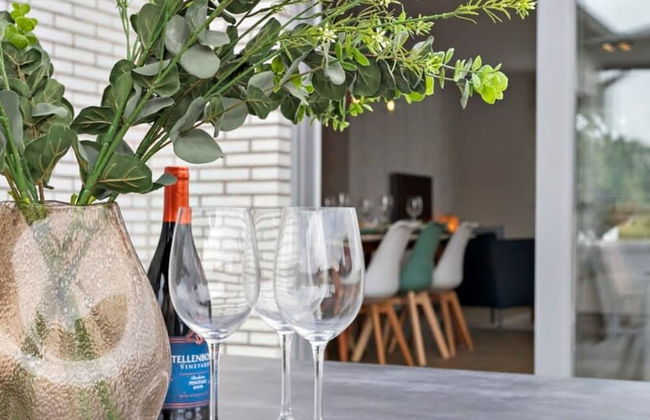 Spacious Bungalow With Garden Near the Beach sea - Photo 15