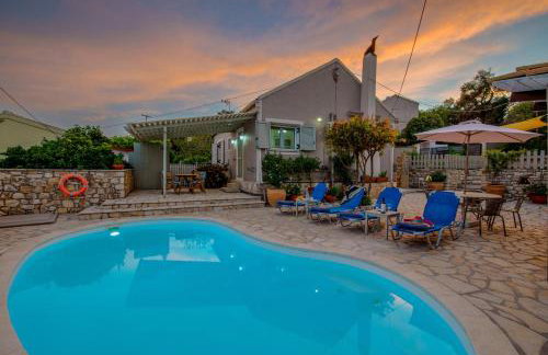 Loggos Seaview Cottage with Private Pool by Konnect - Foto 10