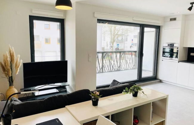 Luxury New Flat with Terrace & Parking - Photo 6