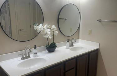 Charming 3-Bedroom Retreat in Prime Neighborhood - Foto 35