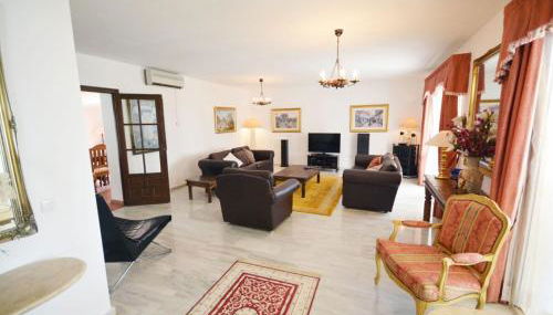 A spacious family villa with heated pool - Foto 4