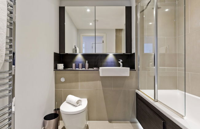 Spacious Flat Near South Bank by Underthedoormat - Photo 21