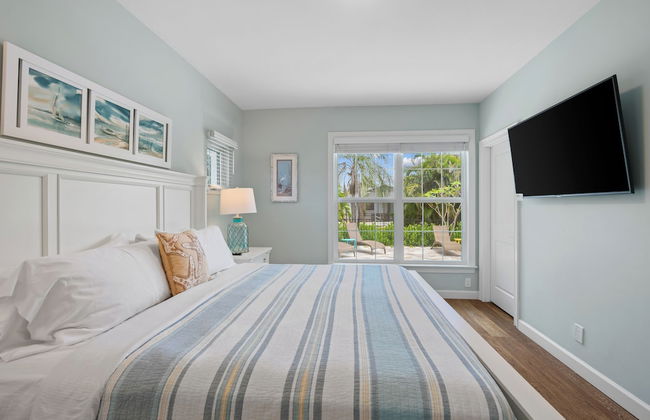 Sardinia Vacation Rental: Delightful Coastal Home near Vanderbilt Beach. Relax in a Private Pool and Spacious 4-BR Retreat with Modern Amenities. Ideal for Families. Minutes from Mercato and Local Attractions - Foto 8