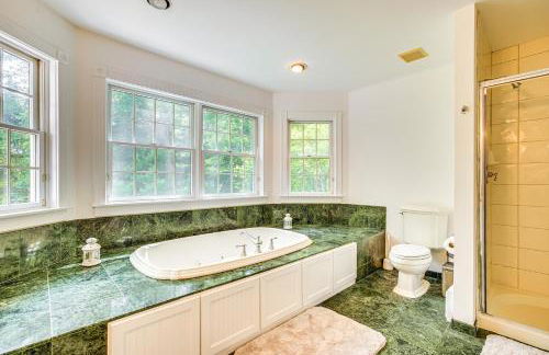 Serene Hudson Valley Escape with Pool and Grill - Foto 16