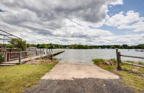 Dock Access Waterfront Cottage in Avenue! - Foto 25