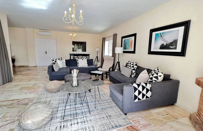 Beautiful Villa With Pool Scenic Views Sleeps 8 - Photo 13