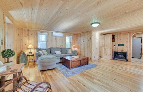 Lakefront Kalkaska Cottage with Fire Pit! - Foto 7