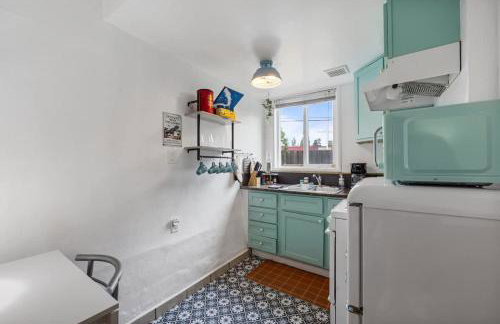 Garden Oasis Cozy Home Near Bart Shop with Parking - Photo 37