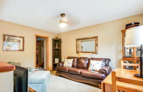 Waterfront Johnson Lake Getaway with Fire Pit! - Foto 8