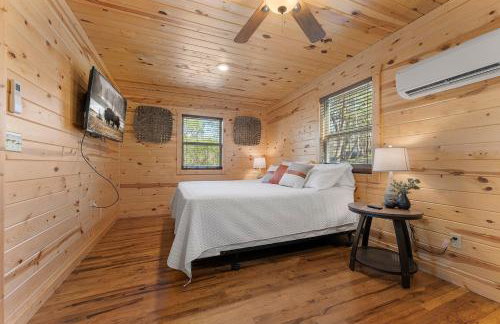 Cabin 1 - Peaceful Cabin Near River with Fire Pit and Hot Tub - Foto 5