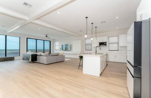 Waterfront Home with Pool Spacious Bay , Sleeps 16 - Foto 18