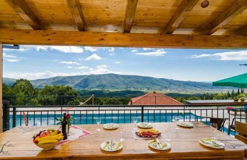 Villa Falcon Rook - Four-Bedroom Villa with Terrace and Swimming Pool - Photo 39