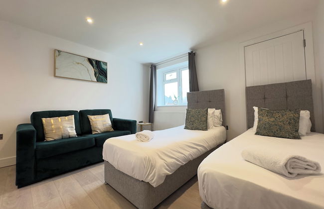 Heathrow Charge and Go - Photo 31