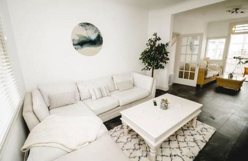 Sea View Beachfront House - Photo 8