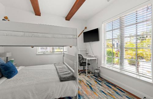 Gorgeous Santa Cruz Villa - Modern Beachside Paradise with NEW Hot Tub & Fast Wi-Fi - Foto 31