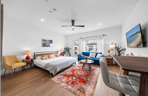 Stylish Top-Floor Gem with King Bed & City Ocean Views - Foto 12