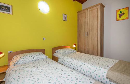 Villa Vrt, a private and fully fenced forest retreat - Photo 14