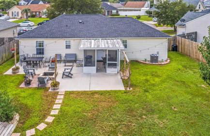 Screened Porch, Firepit, Patio! Peaceful in Pooler - Foto 13