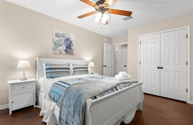 Spacious 3BR Home in Amazing Location - Photo 15